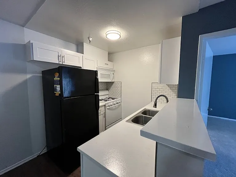 700 S. Berendo Ave — Photo 46