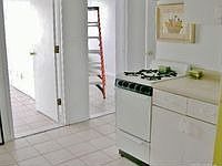 1st image of 954 W Beech St APT 3