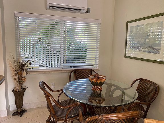 4th image of 2508 Bay Dr APT 3