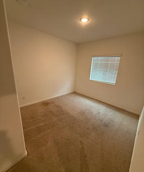 932 Derbyshire Ln — Photo 3