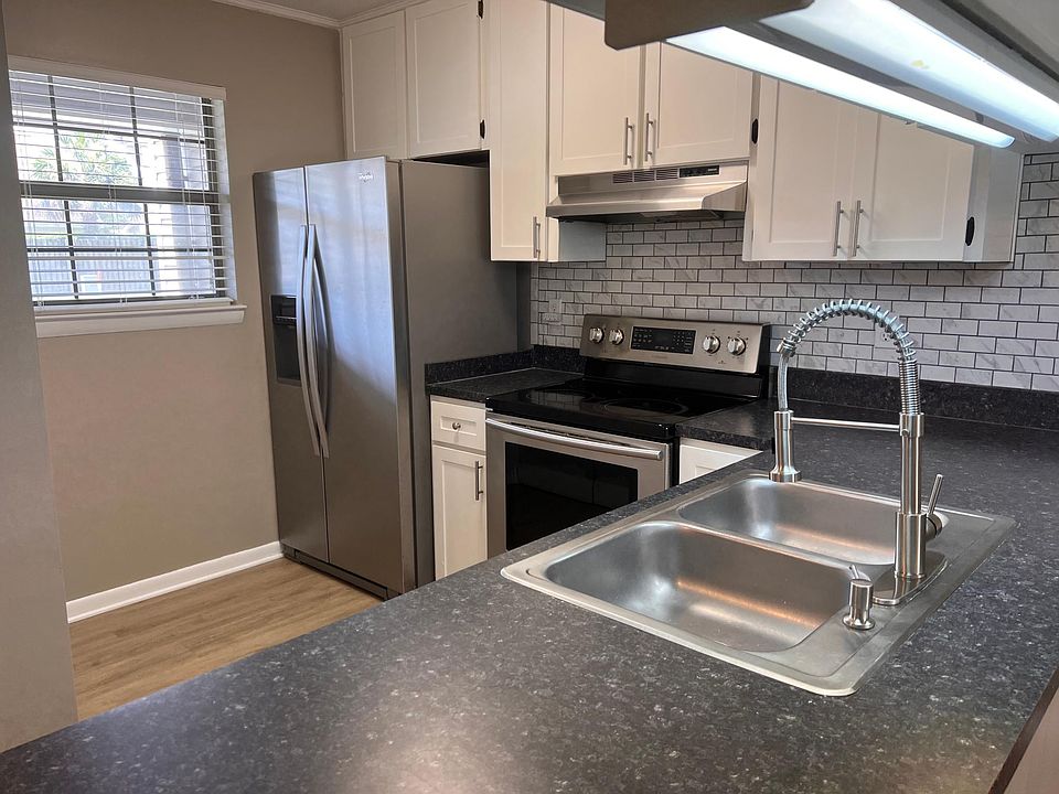 1st image of 225 Carmel Dr