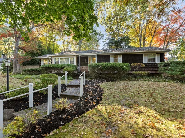 18 Storyland Lane, East Setauket, NY 11733