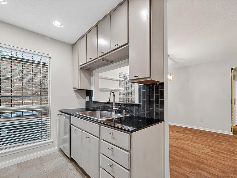 3700 W Clay St #227 — Photo 15