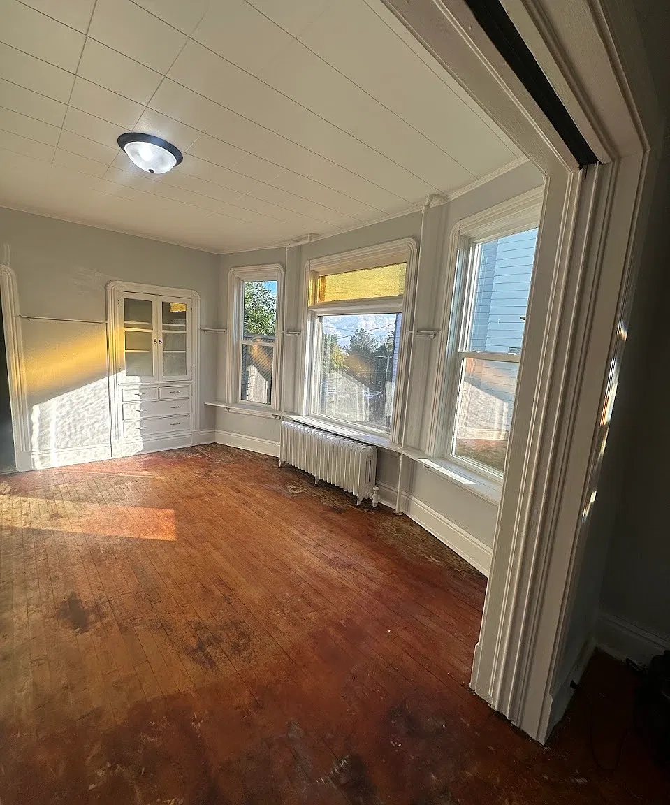 1528 E 4th Street - 1 — Photo 2
