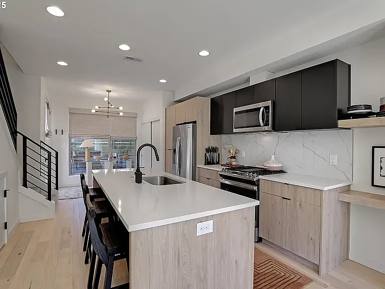 3512 N Haight Ave — Photo 23