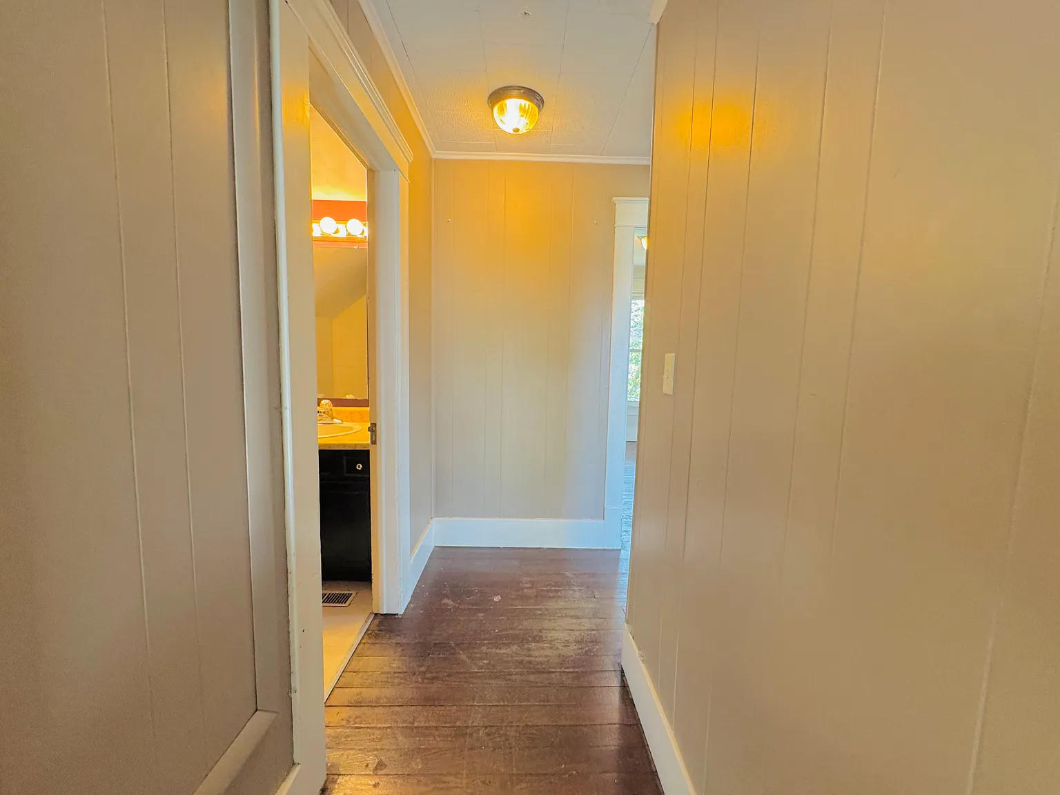 215 Winona Ave — Photo 4