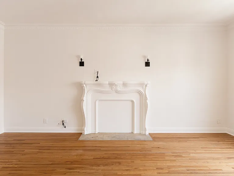 1056 S Genesee Ave #4 — Photo 2
