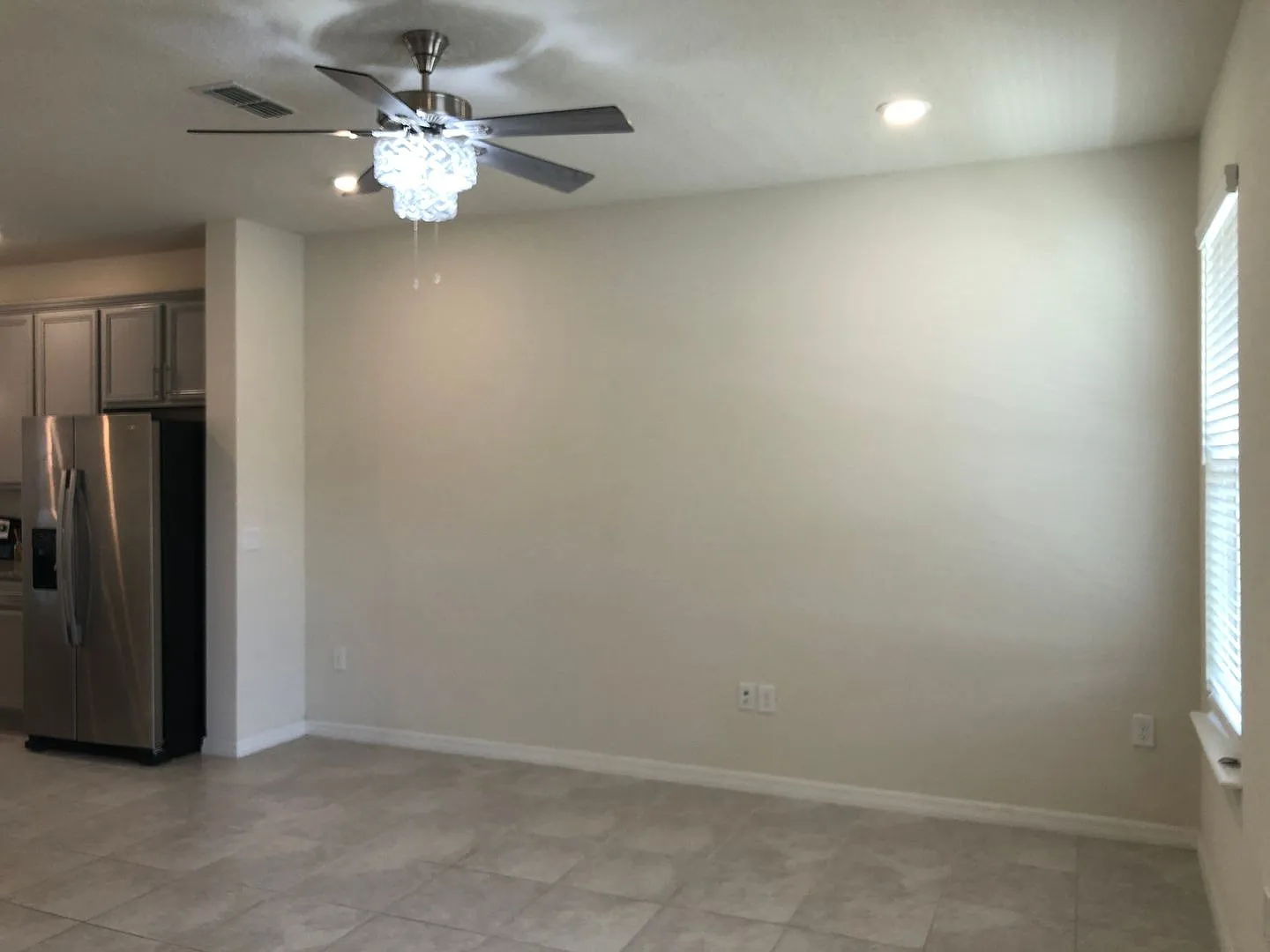 Move In September! Immaculate Rental! 2x2.5 Townhome With Private Courtyard! 2 Car Garage! — Photo 4