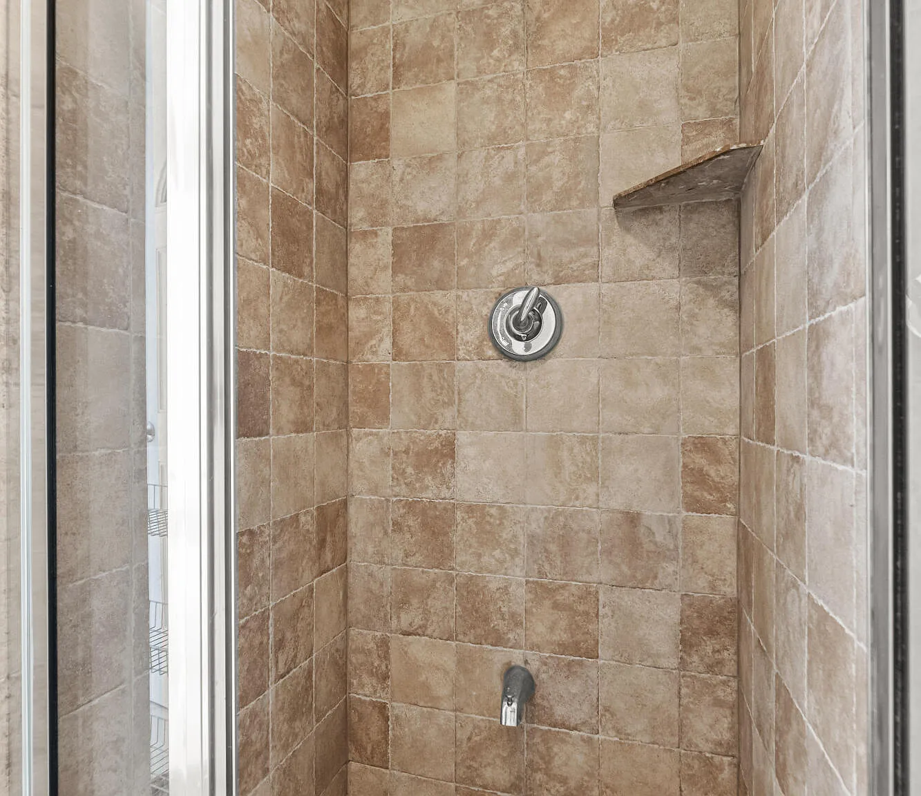 3 bed, 3.5 bath, 2254 sqft, $1,600 — Photo 3