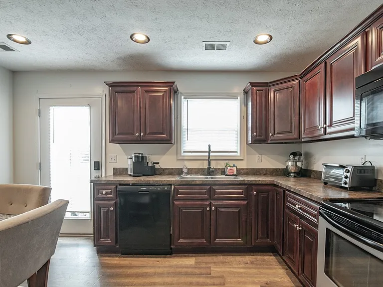 114 Twin Lakes Dr — Photo 16