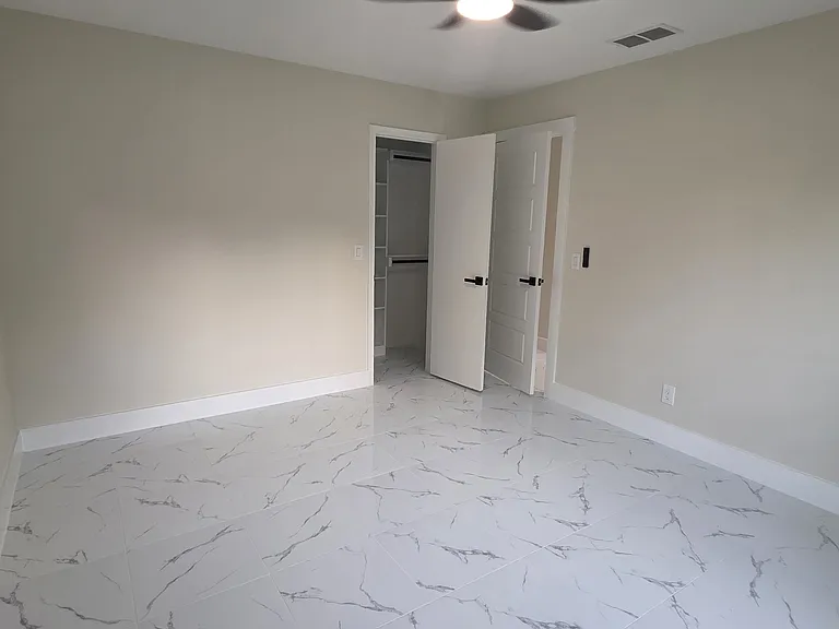 1900 Hillcrest Dr — Photo 4