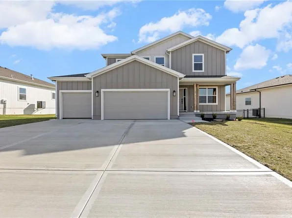 18637 W 193rd St, Spring Hill, KS 66083