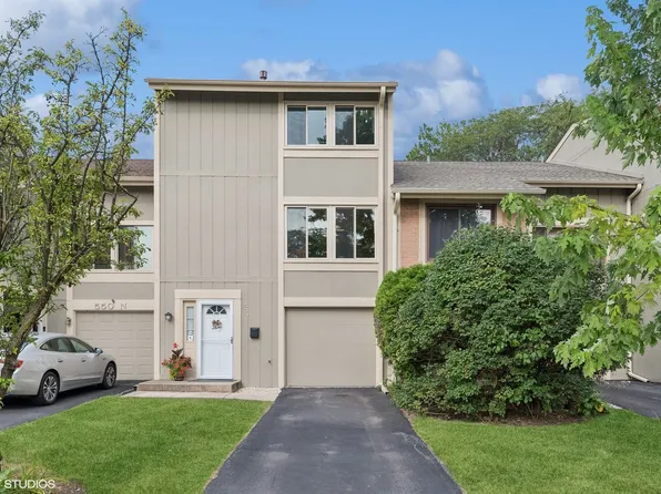 554 N Woodfield Trl, Roselle, IL 60172