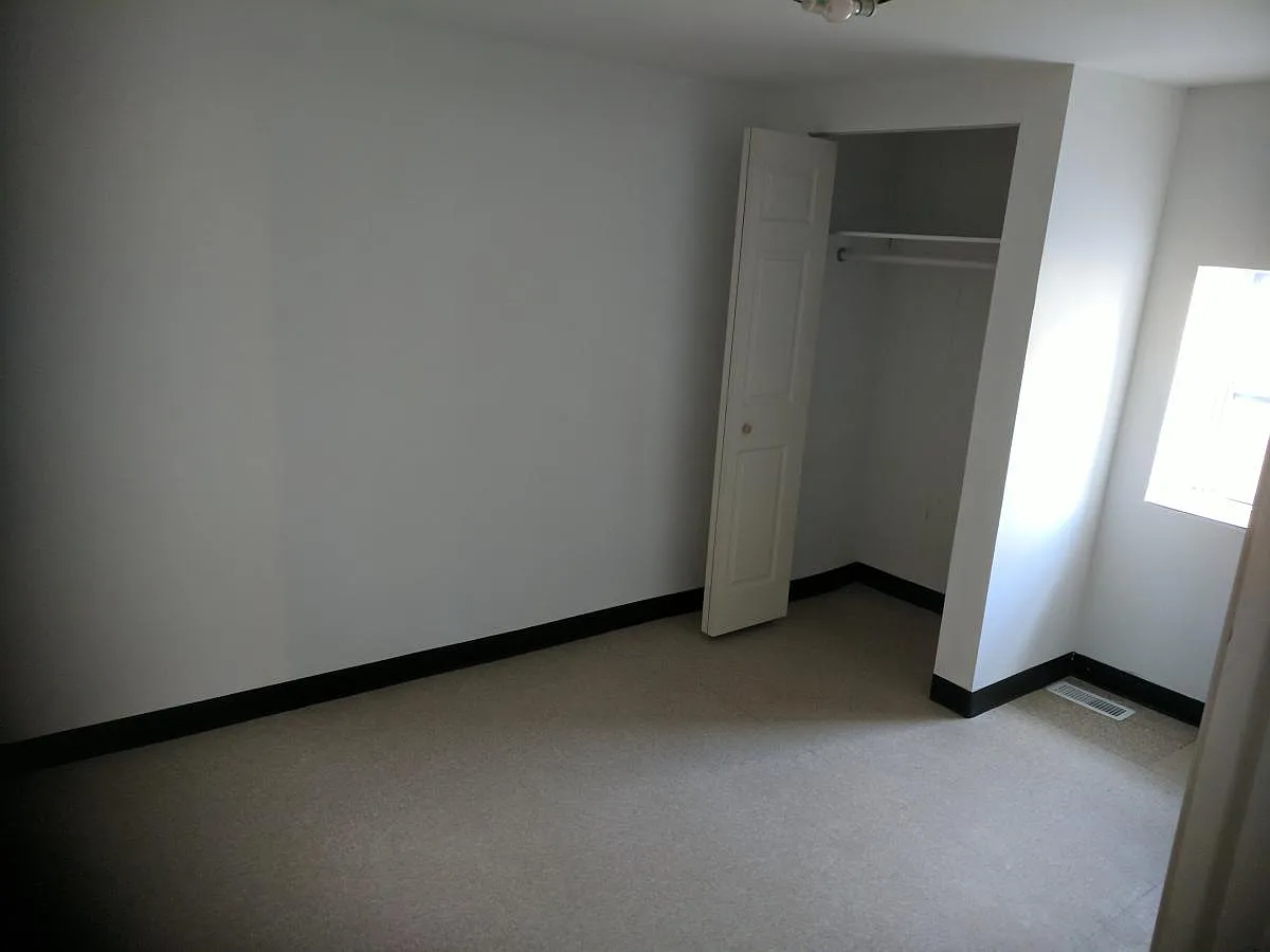 5 bed, 1.5 bath, 1960 sqft, $1,990 — Photo 1