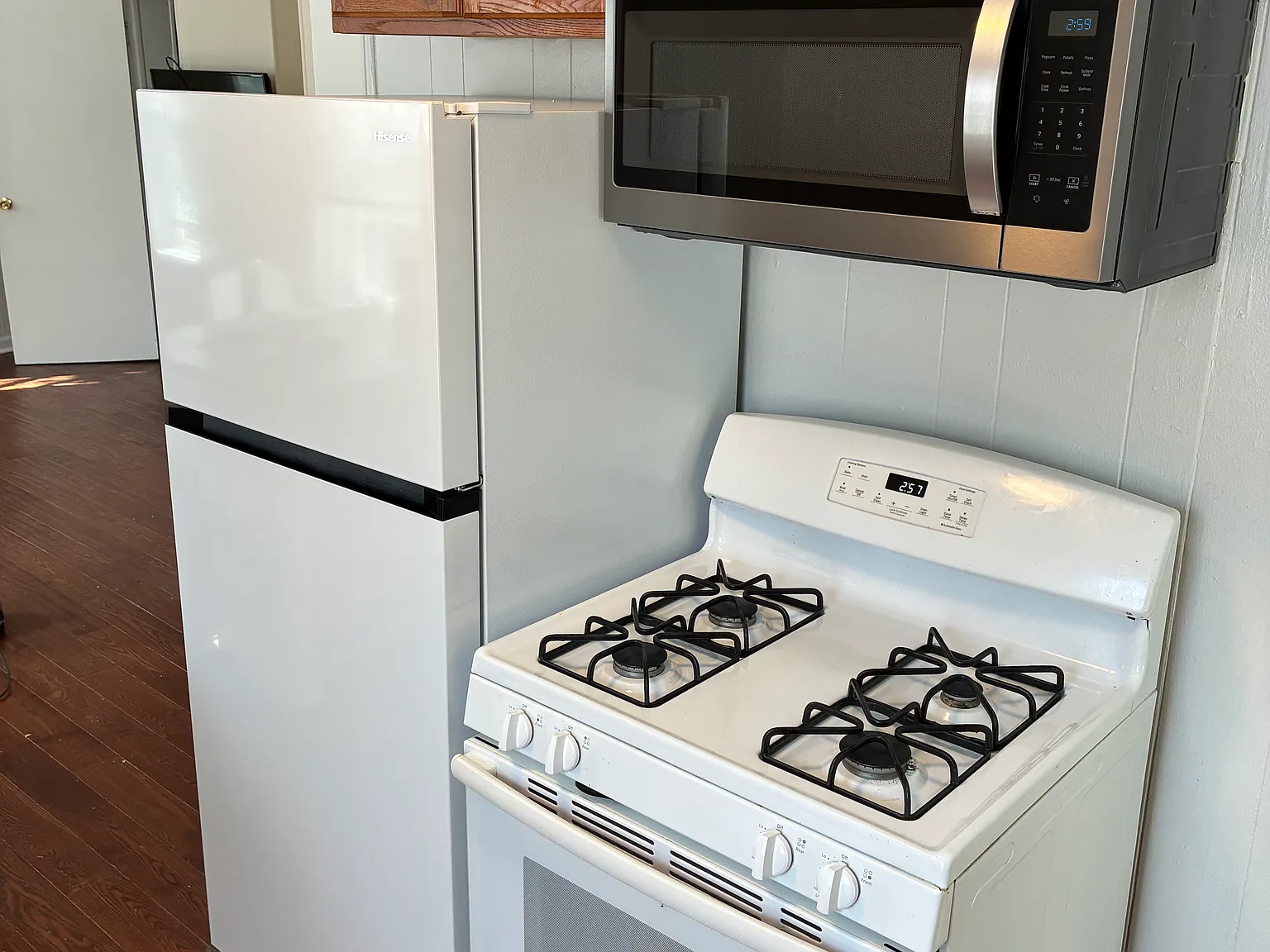 2 bed, 750 sqft, $1,600 — Photo 2