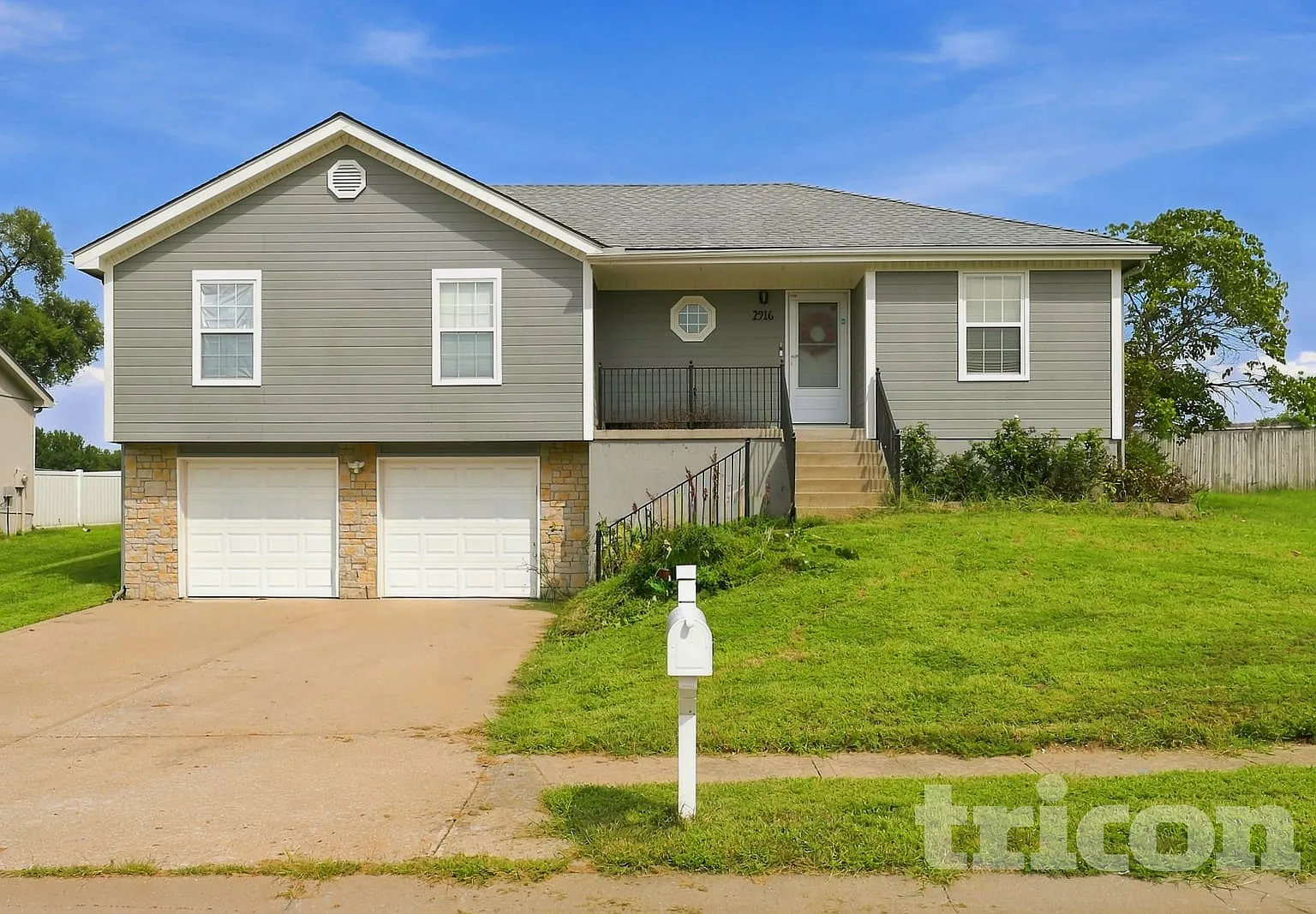 2916 SW Shadow Brook Drive Blue Springs MO — Photo 1