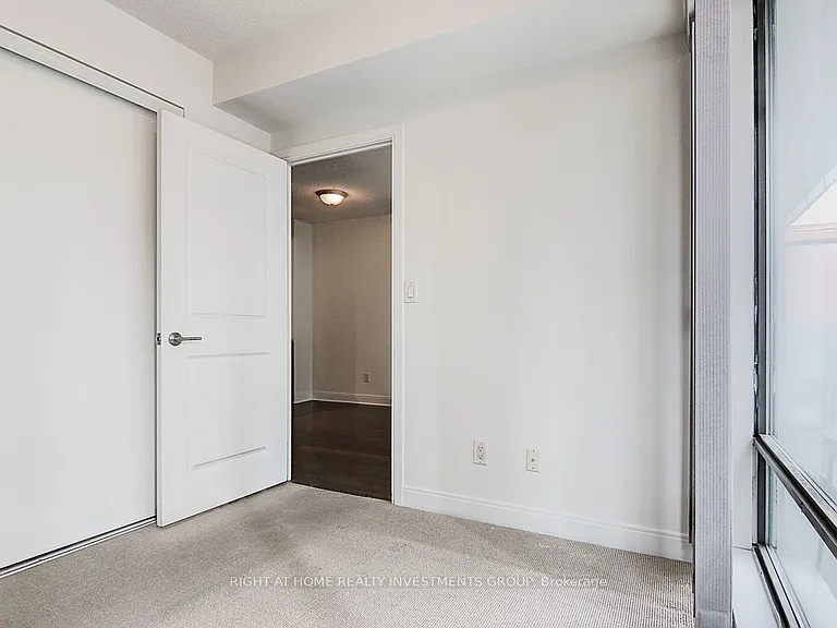 18 Yorkville Ave #704 — Photo 18