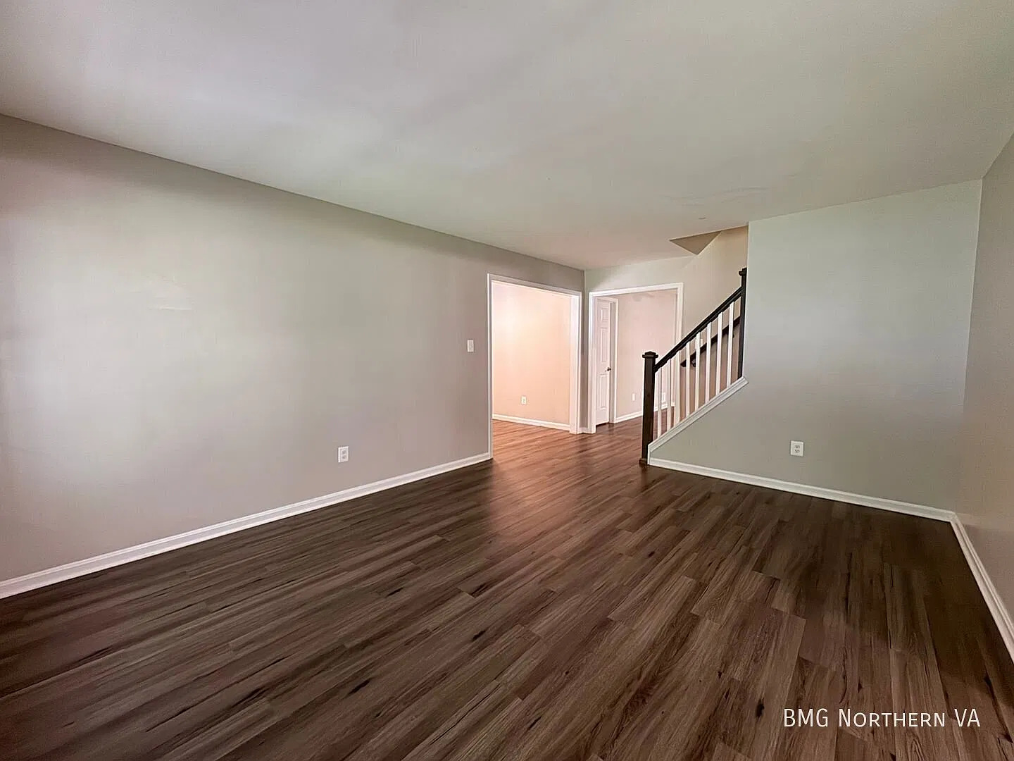 Stunning 4 Bed 3.5 Bath Home With Deck And Patio In Desired Middle Valley — Photo 3