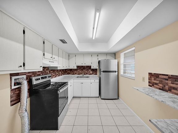 2nd image of 4824 Lucaya Dr APT 1-5