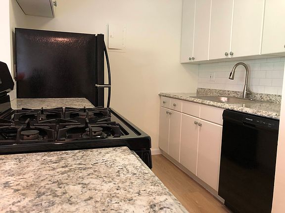 5th image of 142 Georgetown Rd APT 11