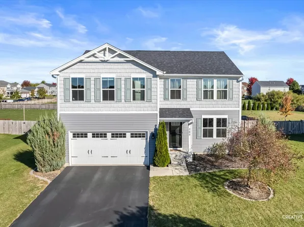 365 Shadow Wood Dr, Yorkville, IL 60560