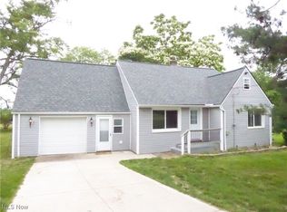 7472 Painter Rd, Bedford, OH 44146