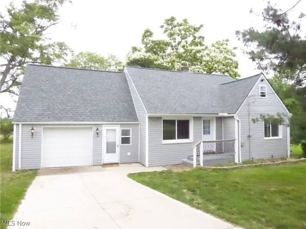 7472 Painter Rd, Bedford, OH 44146