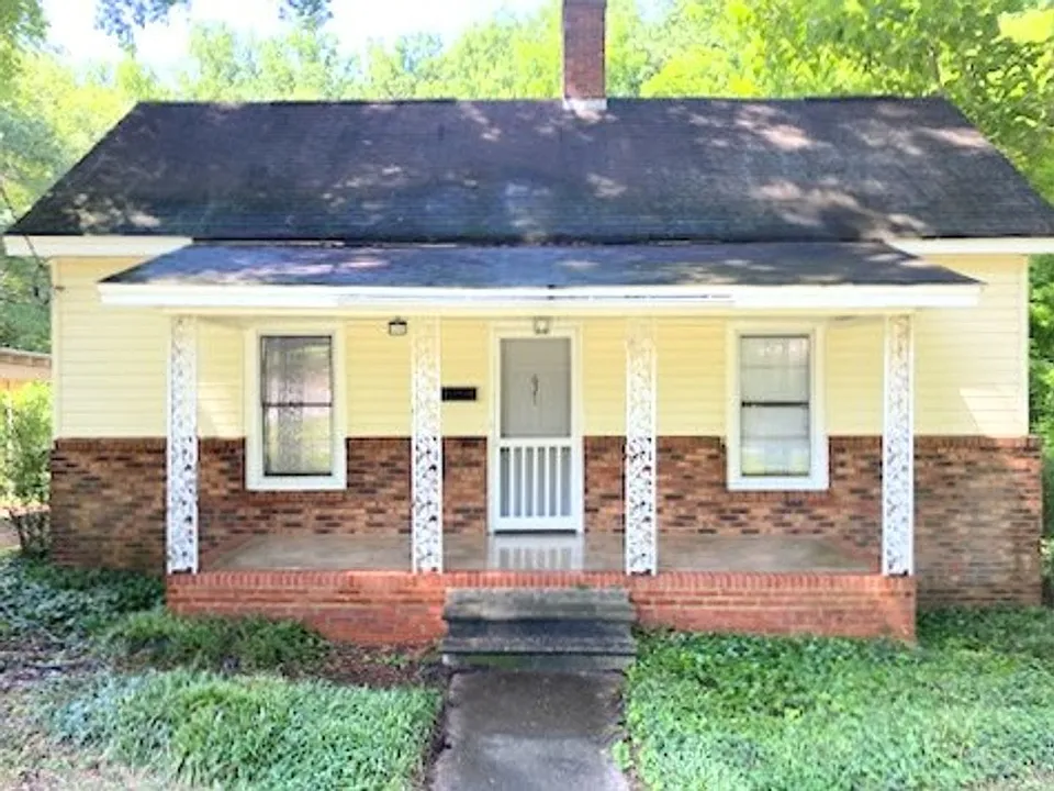 621 N Mountain St