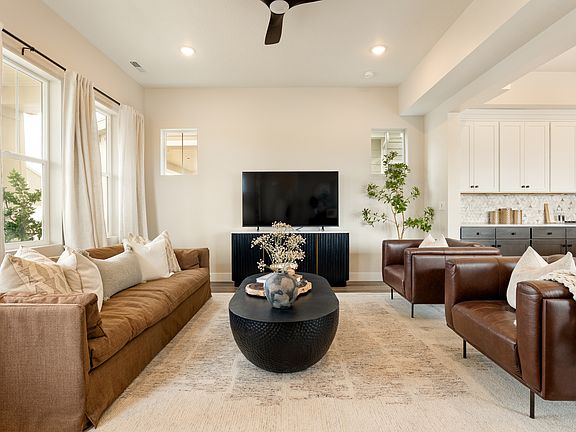 3rd image of 835 S 950 W #124