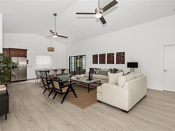 3rd image of 216 SE 9th St #216