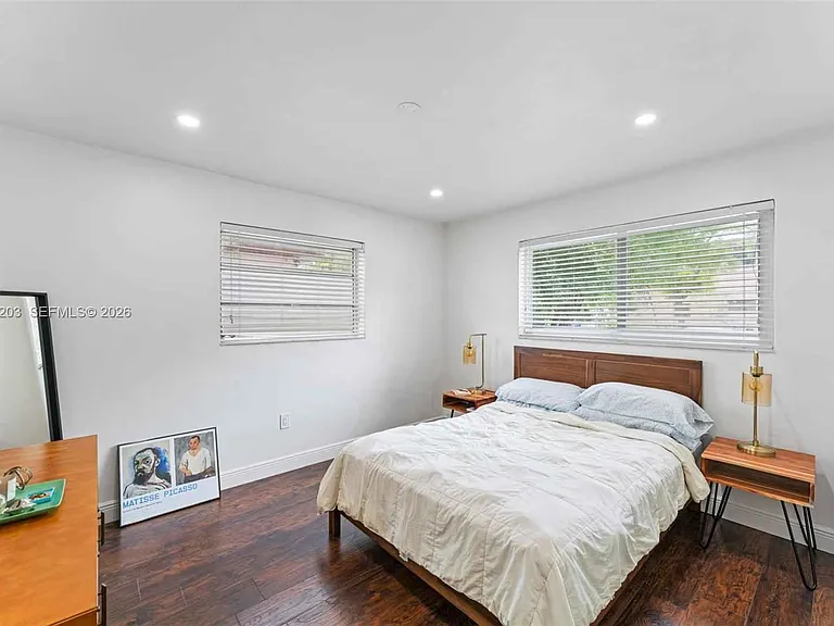 2311 SW 2nd St — Photo 18