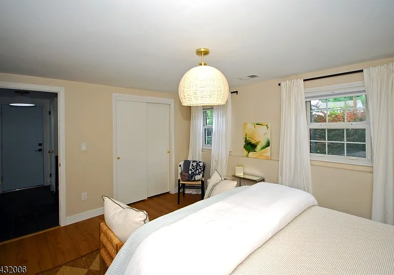 830 E Meadow Dr — Photo 24