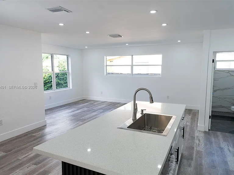 2600 NW 108th St — Photo 9