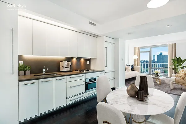 Rented by Sotheby's International Realty | media 11