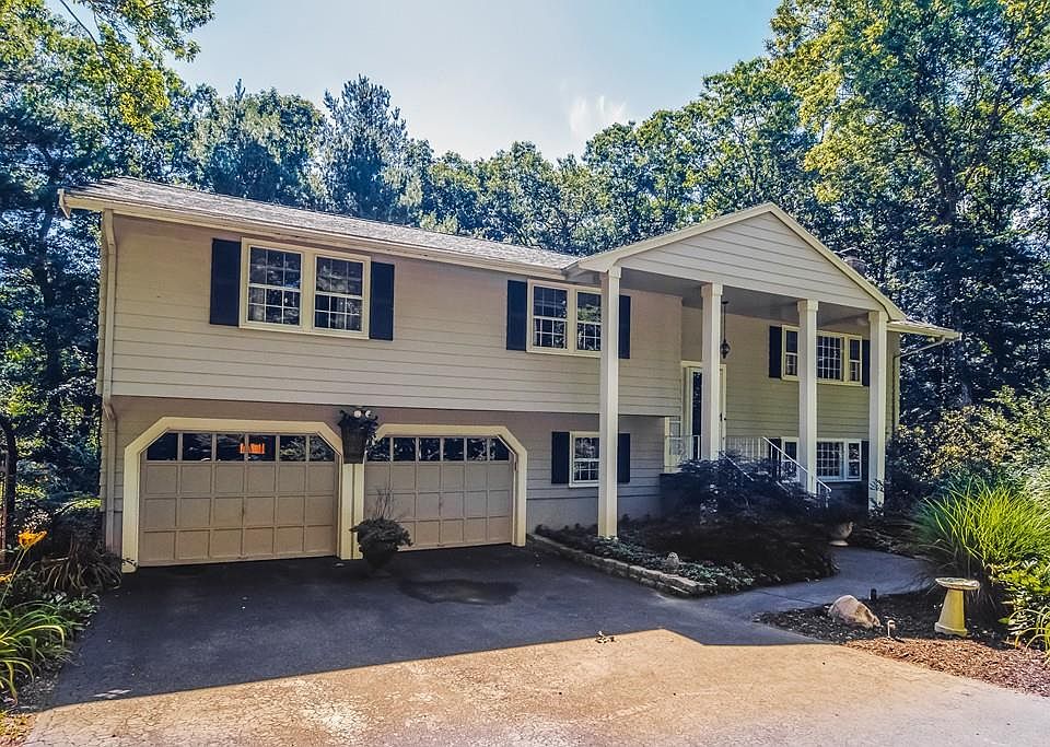 1st image of 14 Lois Dr