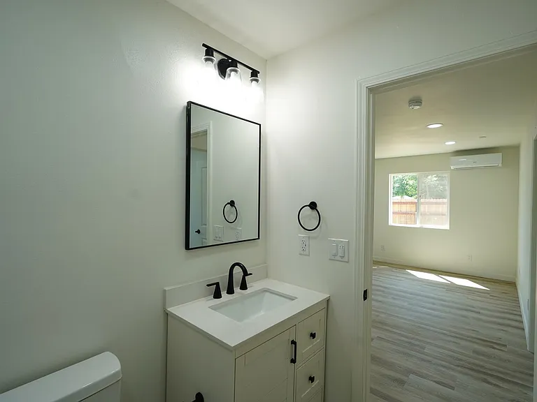 4805 Charlotte Way — Photo 16