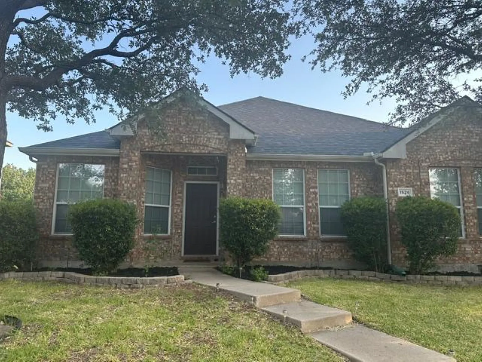 3 bed, 1984 sqft, $2,300 — Photo 2