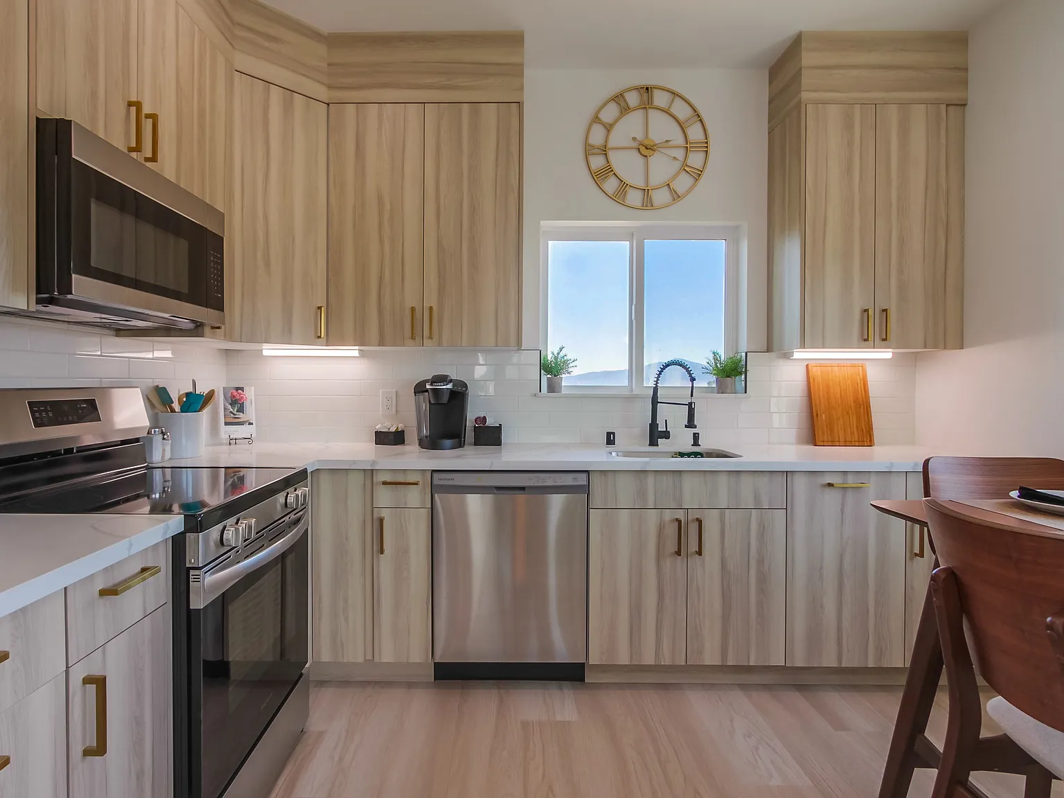 2 bed, 850 sqft, $5,000 — Photo 3