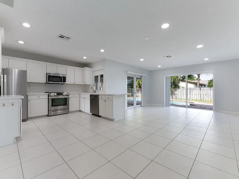 4695 Brandywine Dr — Photo 6