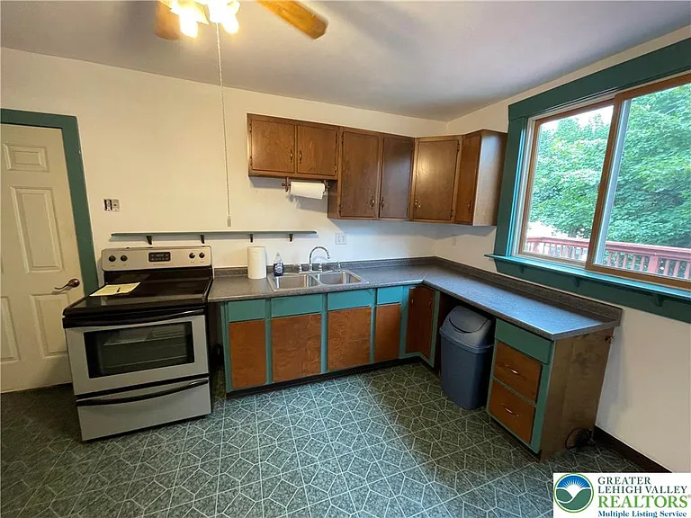 149 E High St — Photo 3