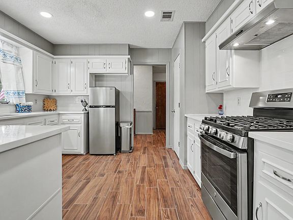 5th image of 2602 77th St