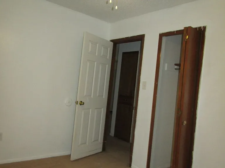 147 NE Dunlop St — Photo 24