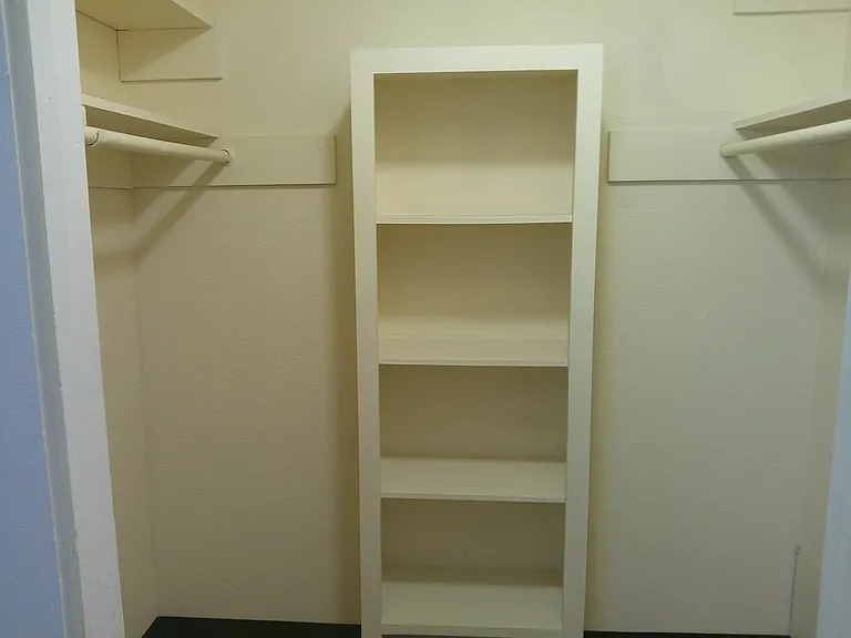 322 W Oak St #F — Photo 6