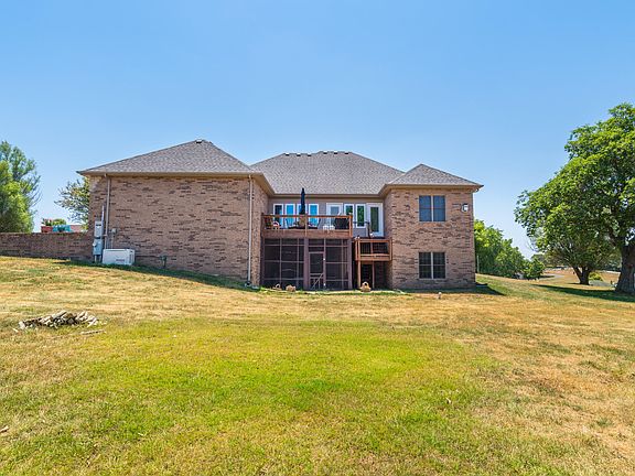 4th image of 201 Green Oaks Drive