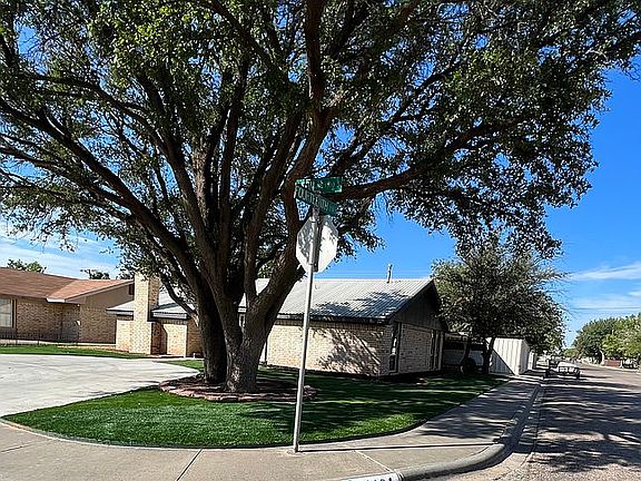 2nd image of 1401 S Leon Ave