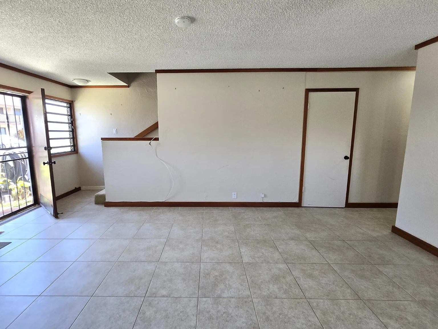 2 bed, 1.5 bath, 1008 sqft, $2,900 — Photo 2
