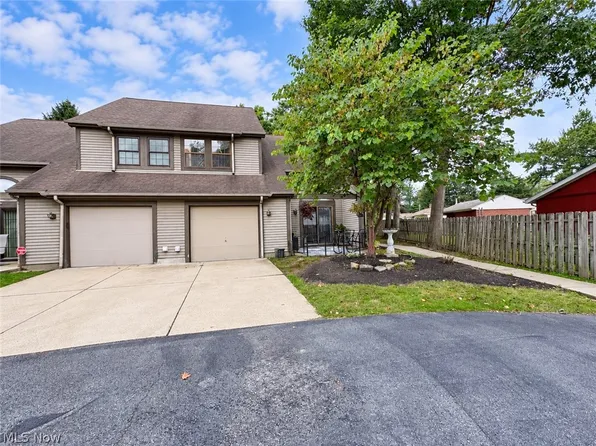 3831 Northwoods Ct NE Unit 4, Warren, OH 44483