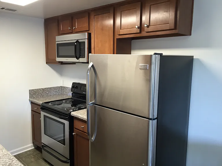 Amber Crest Apartments — Photo 13