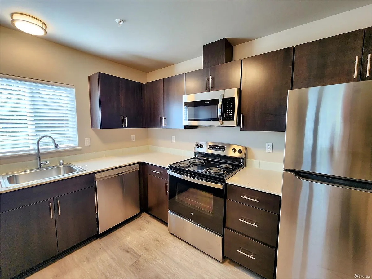 Building Photo - 1039 Cedar Ave #201