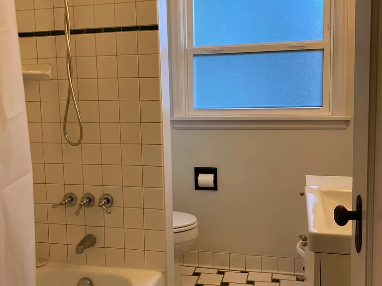 4407 SE Tibbetts St — Photo 11